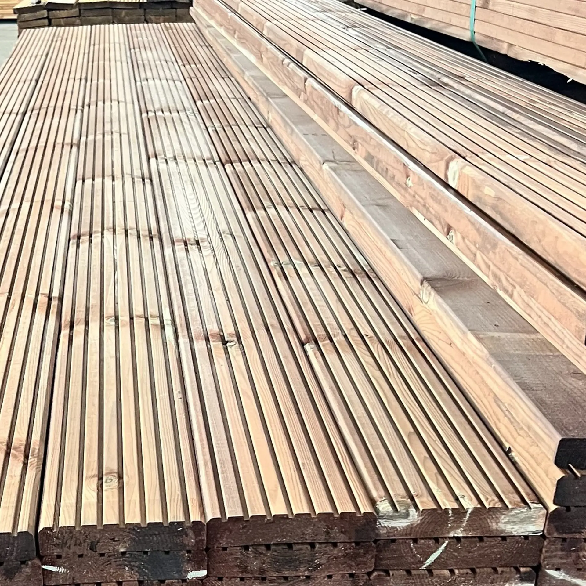 Brown Pine Decks Treated - 28x145x4800 (1 classe)