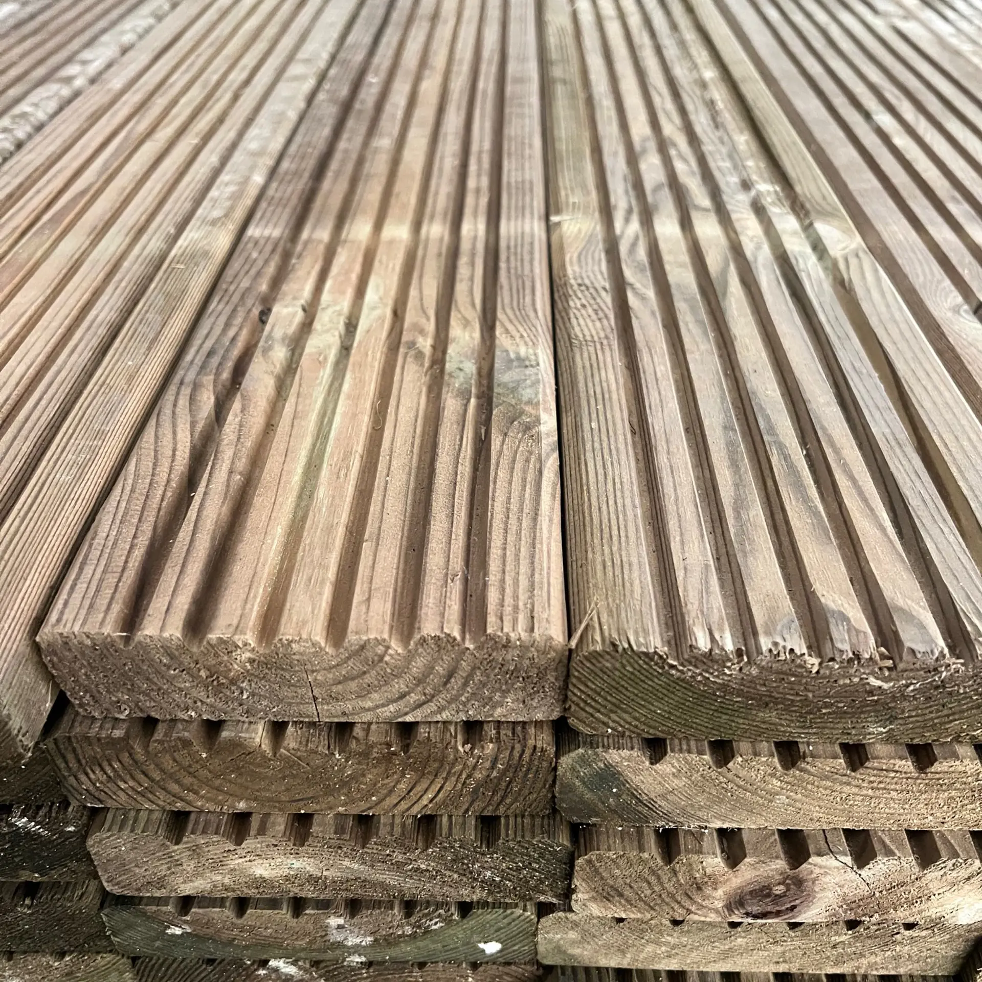 Treated Green Pine Decks - 28x120x4800 (2 class)